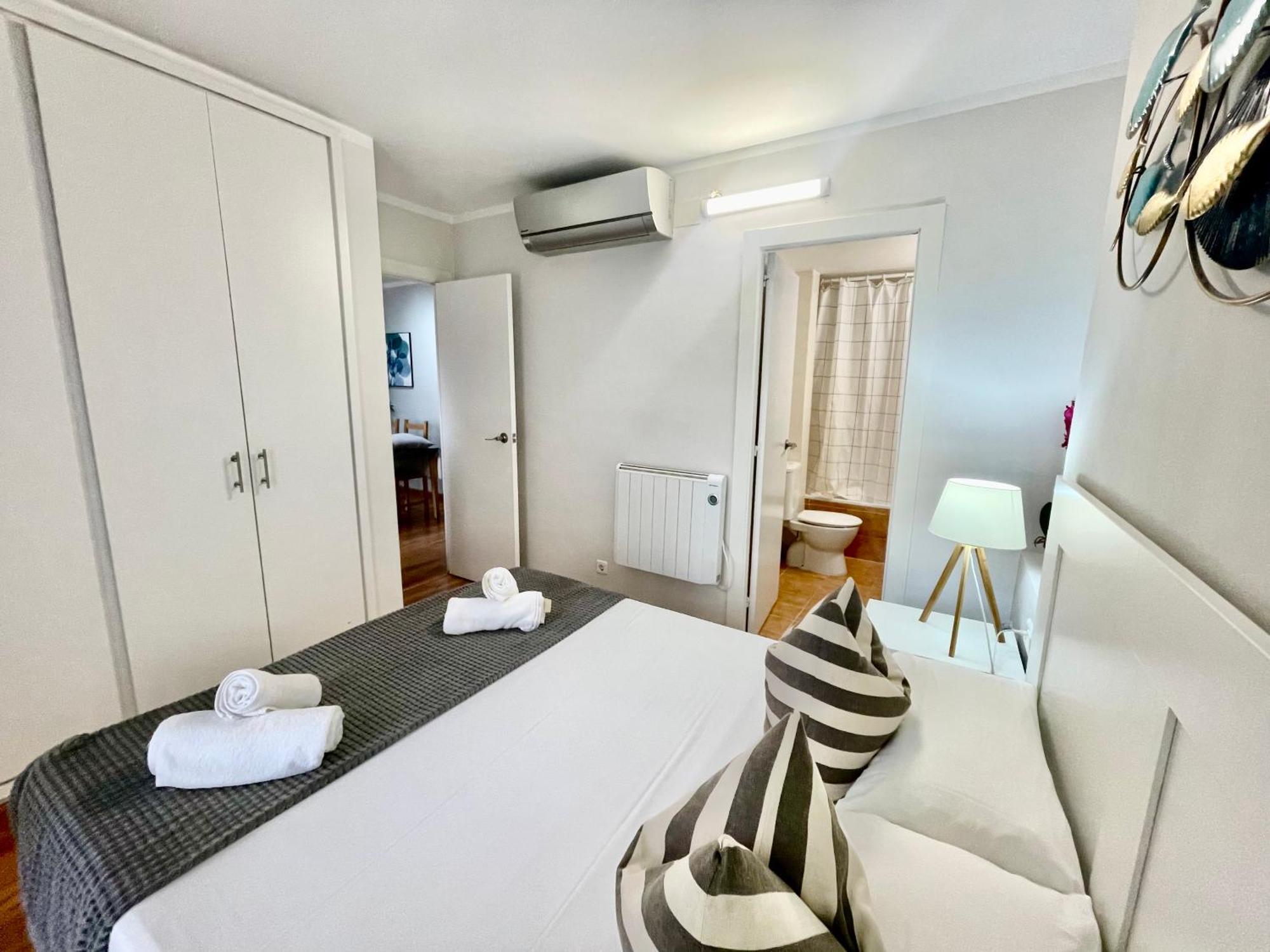 Seahomes Vacations, La Mer Bleue, Beach&Pool, Pk, Full Equipped In Fenals Beach يوريت دي مار المظهر الخارجي الصورة