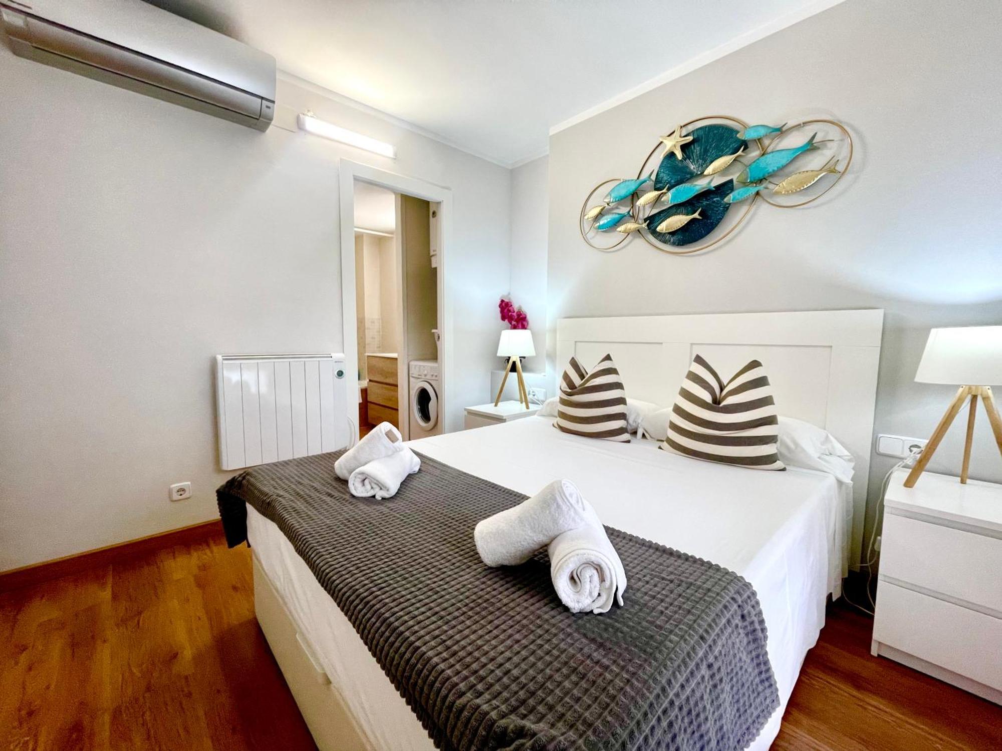 Seahomes Vacations, La Mer Bleue, Beach&Pool, Pk, Full Equipped In Fenals Beach يوريت دي مار المظهر الخارجي الصورة