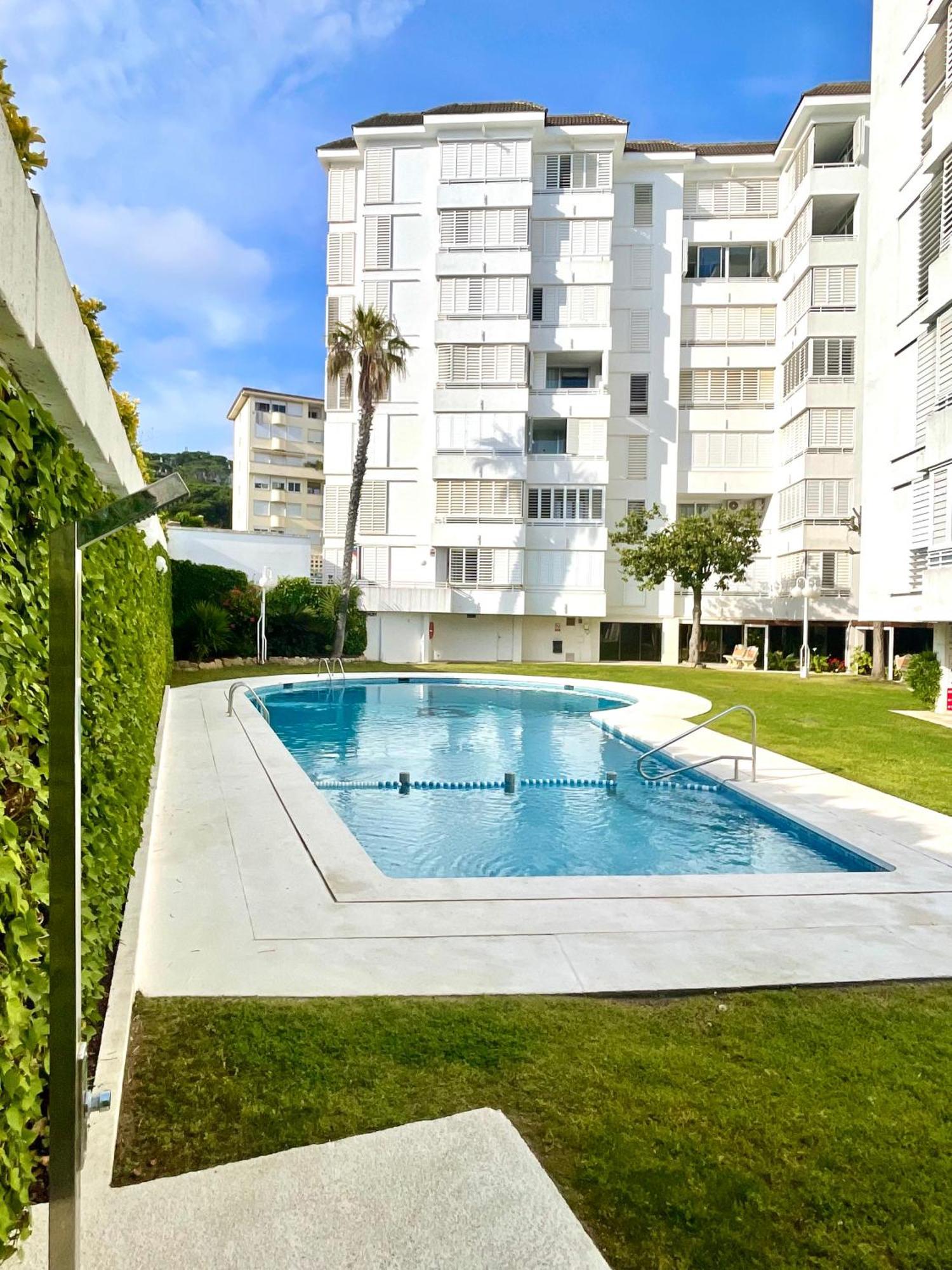 Seahomes Vacations, La Mer Bleue, Beach&Pool, Pk, Full Equipped In Fenals Beach يوريت دي مار المظهر الخارجي الصورة